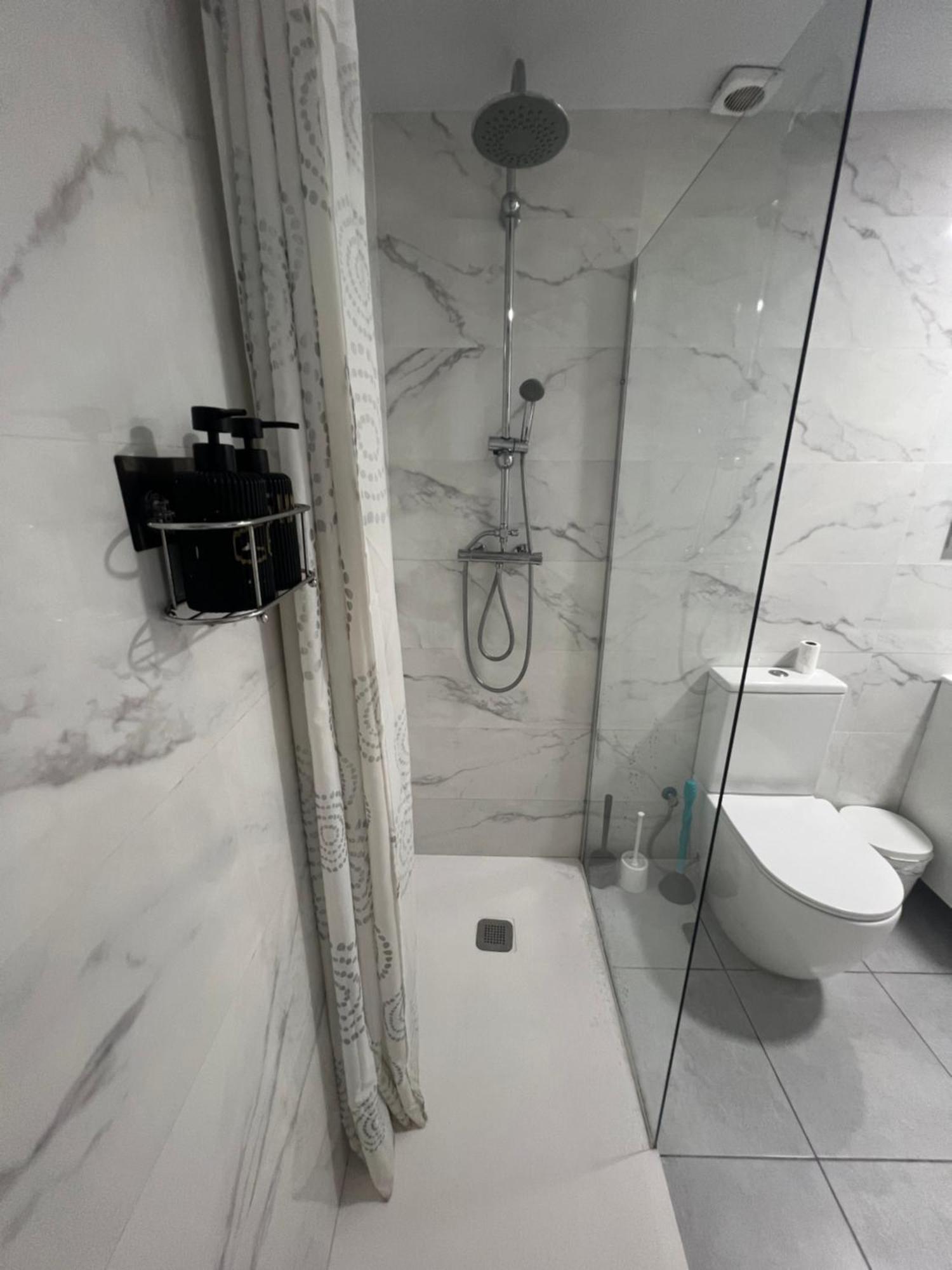 Rooms In Spacious Apartment In City Center Barcelona Exteriör bild