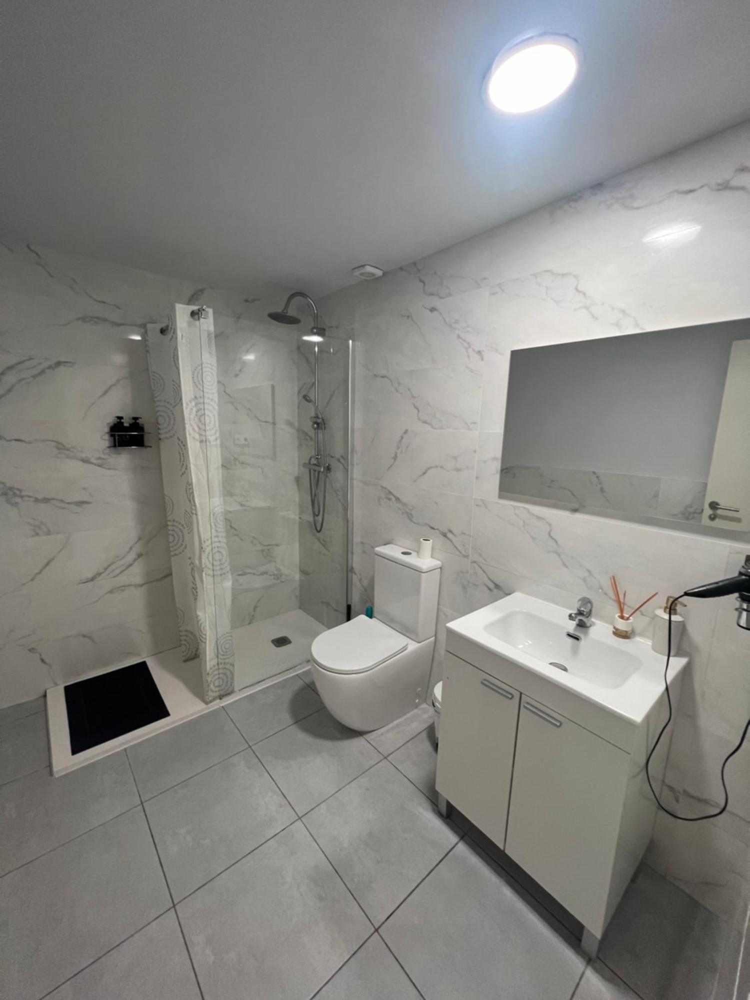 Rooms In Spacious Apartment In City Center Barcelona Exteriör bild