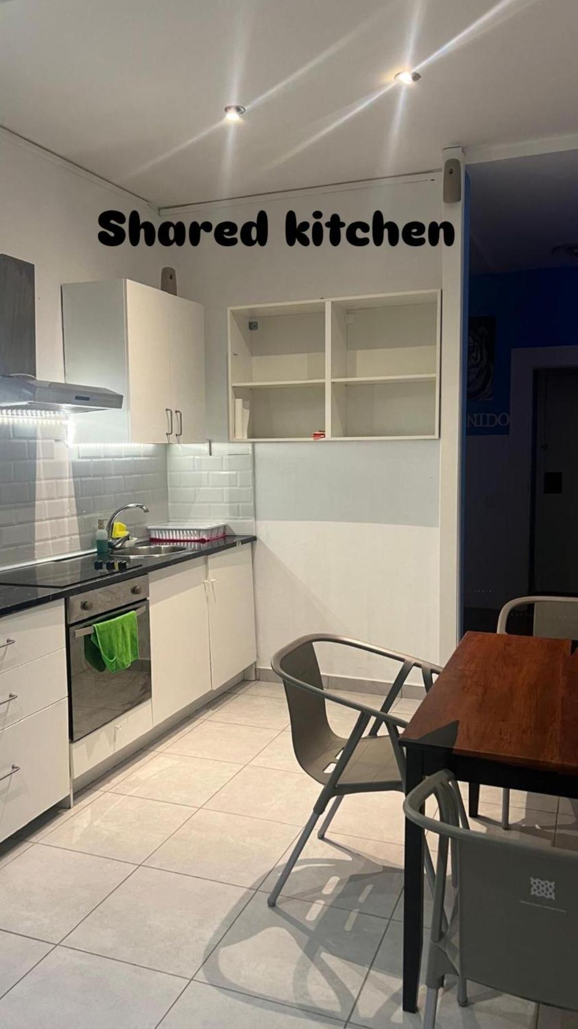 Rooms In Spacious Apartment In City Center Barcelona Exteriör bild